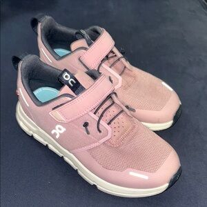 On Cloud Running Kids Pink Athletic Shoes, 2